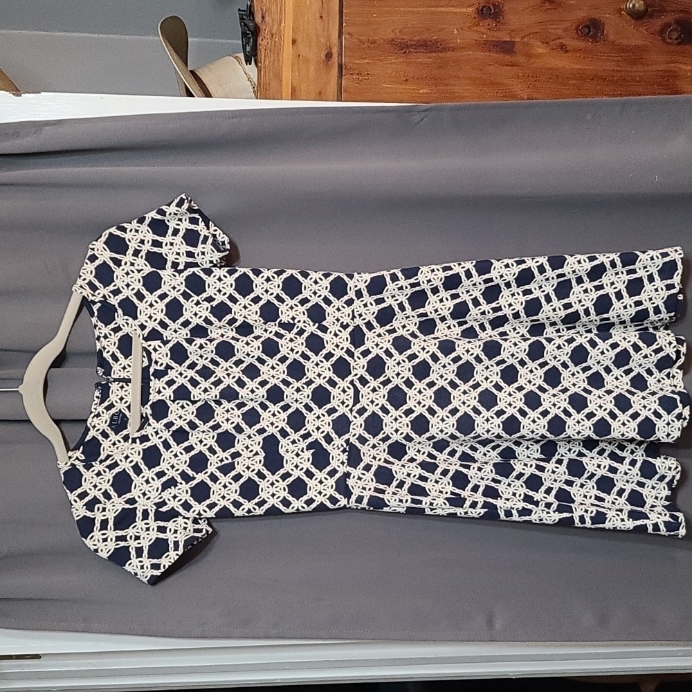 Talbots Petites Dress Black W/White/Gold Chain Design Lightweight Comfy Sz P EUC